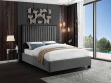 Charger l'image dans la galerie, 5545 Velvet Platform Bed